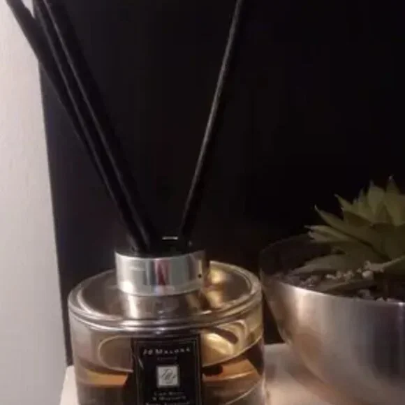 Jo Malone Diffuser in Lime, Basil & Mandarin - Picture 2 of 5